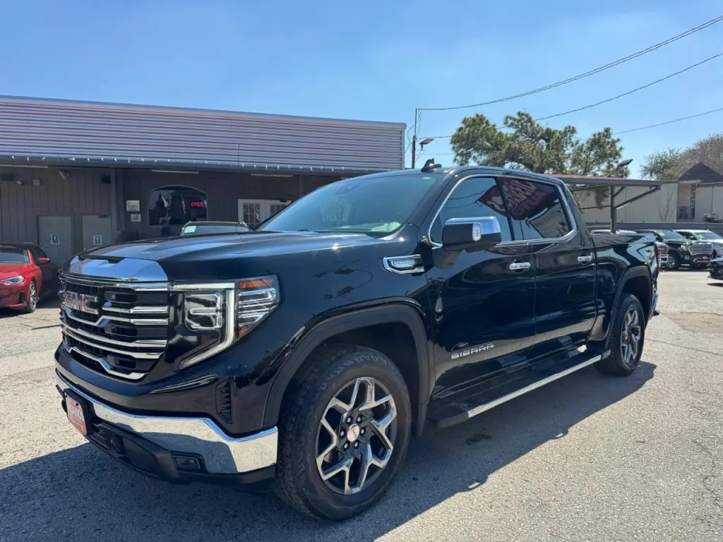 2023 GMC Sierra 1500 SLT Crew Cab 4WD