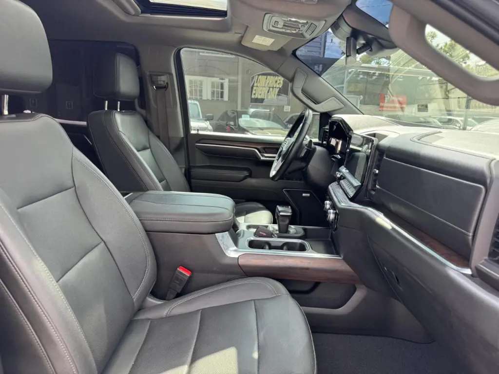 2023 GMC Sierra 1500 SLT Crew Cab 4WD