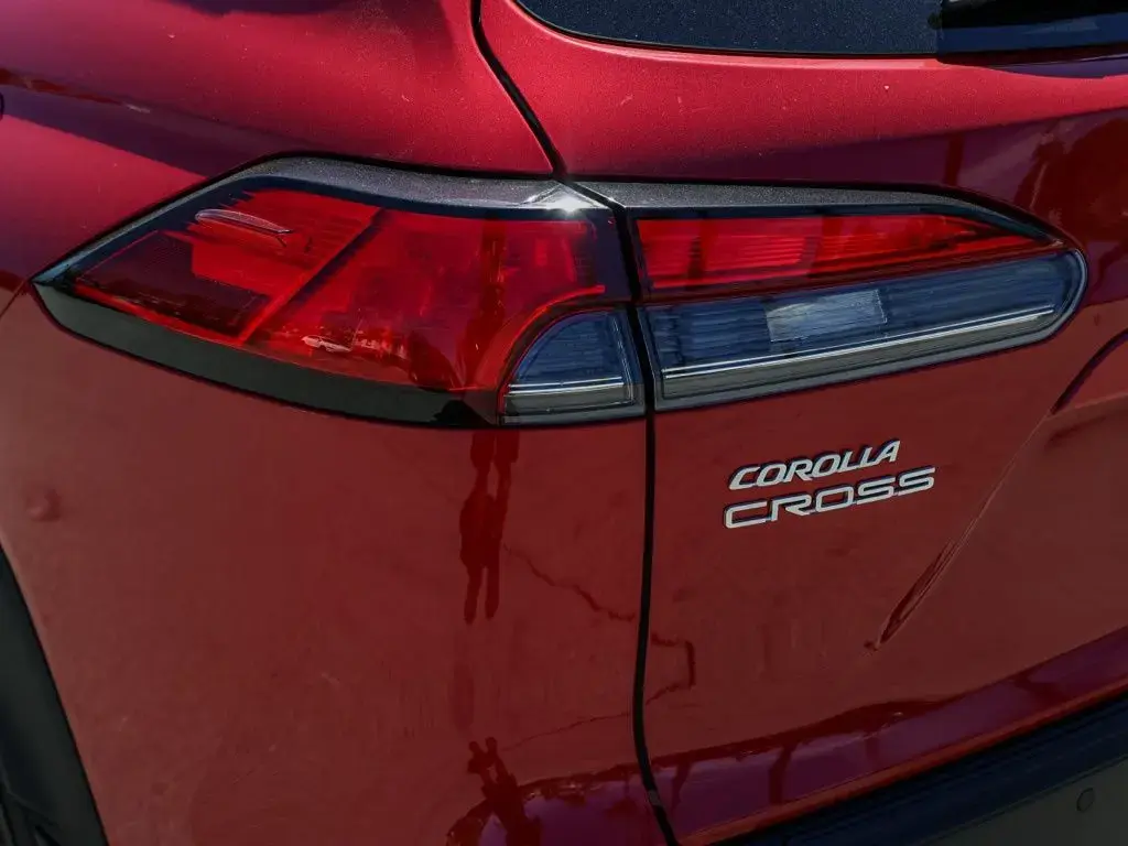 Toyota Corolla Cross 2024 XLE 4dr Crossover