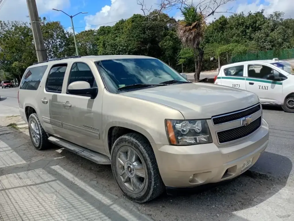 Remato Suburban buen estado