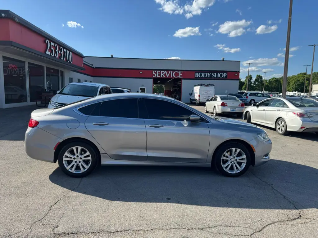 2016 Chrysler 200 4dr Sdn Limited FWD