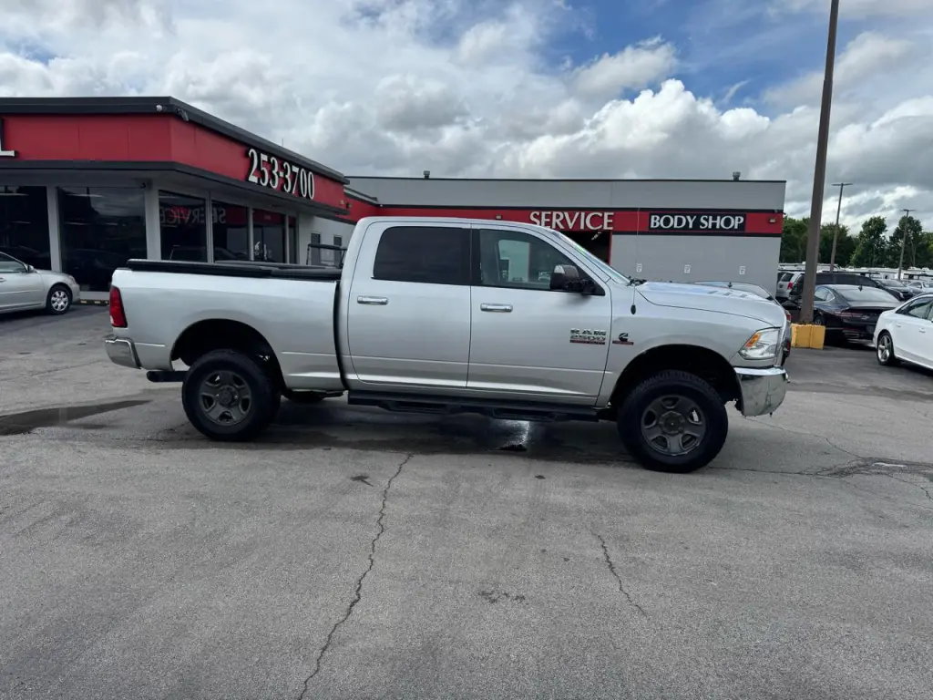 2017 RAM 2500 SLT 4x4 Crew Cab 6'4" Box