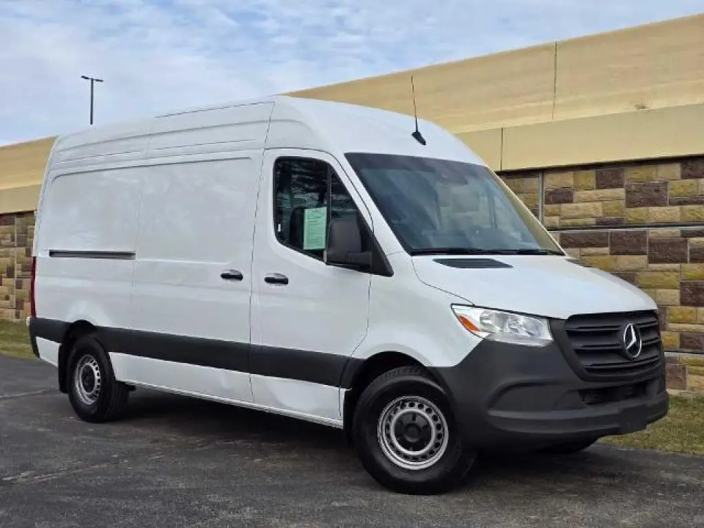 Mercedes-Benz Sprinter 2024 2500 3dr 144 in. WB Cargo Van (2.0L I4)