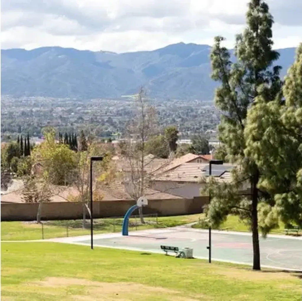 Se renta Recamara(CoronaHills)