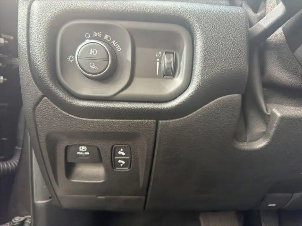 Ram 1500 2020 4x2 Big Horn 4dr Crew Cab 5.6 ft. SB Pickup