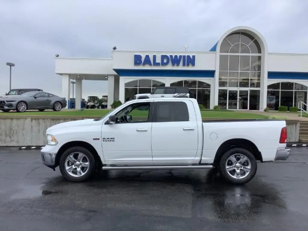 Ram 1500 2017 4x4 Big Horn 4dr Crew Cab 5.5 ft. SB Pickup
