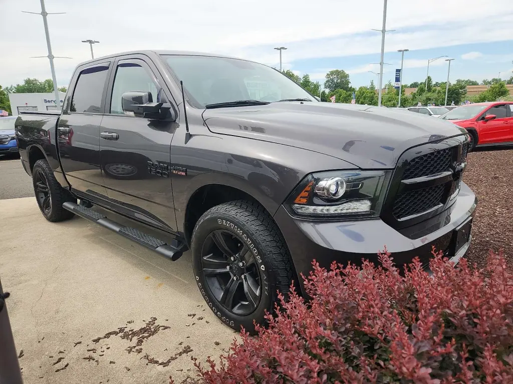Ram 1500 2018 4x4 Night 4dr Crew Cab 5.5 ft. SB Pickup