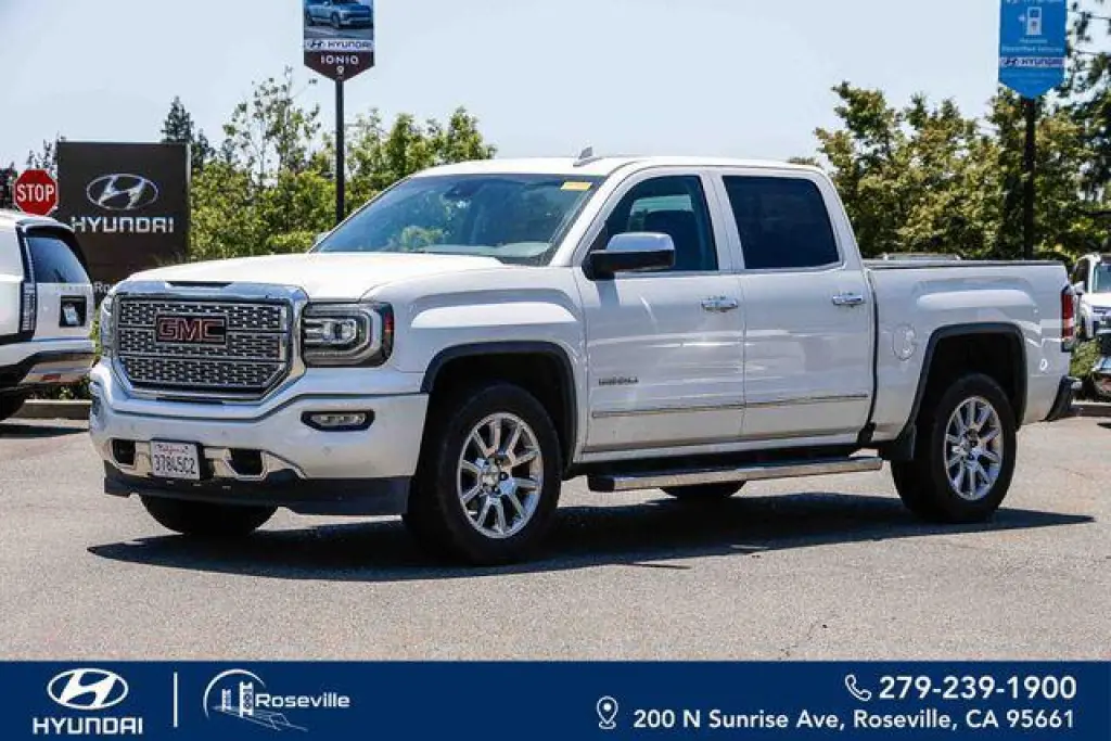 GMC Sierra 1500 2017 4x4 Denali 4dr Crew Cab 5.8 ft. SB
