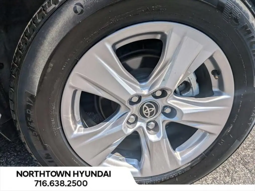 Toyota RAV4 2025 AWD XLE 4dr SUV