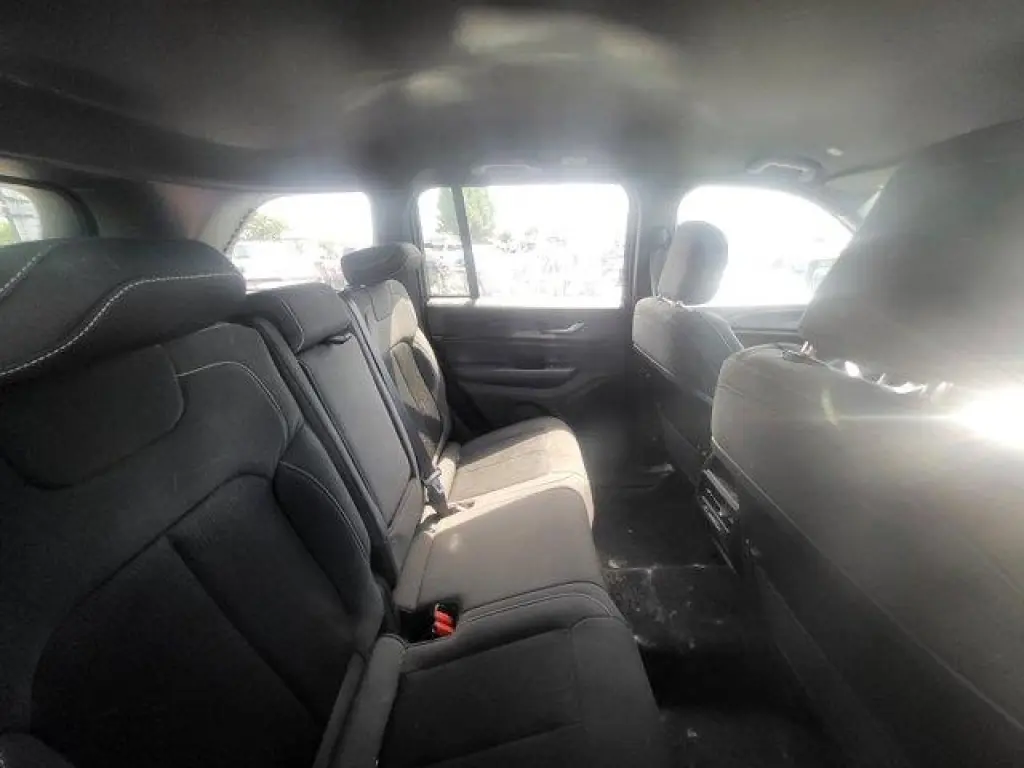 Jeep Grand Cherokee 2024 4x2 Laredo 4dr SUV