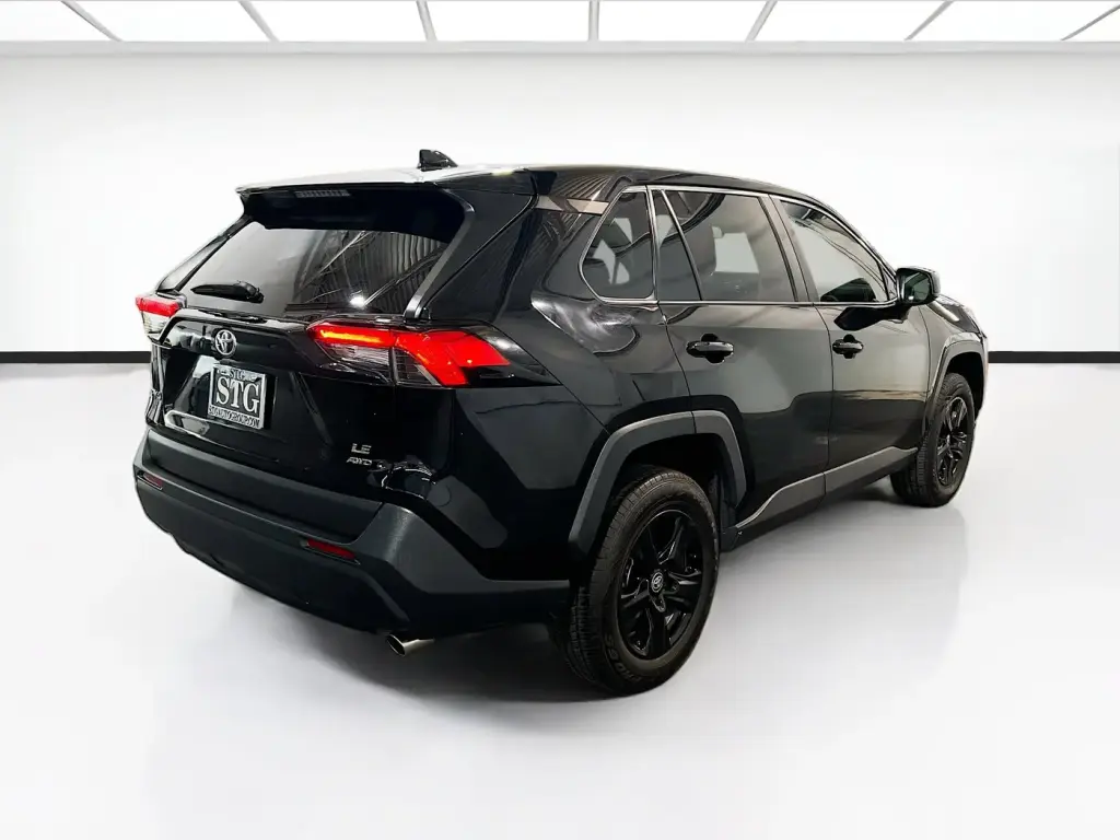 Toyota RAV4 2023 AWD LE 4dr SUV