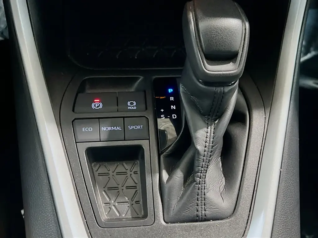 Toyota RAV4 2023 LE 4dr SUV