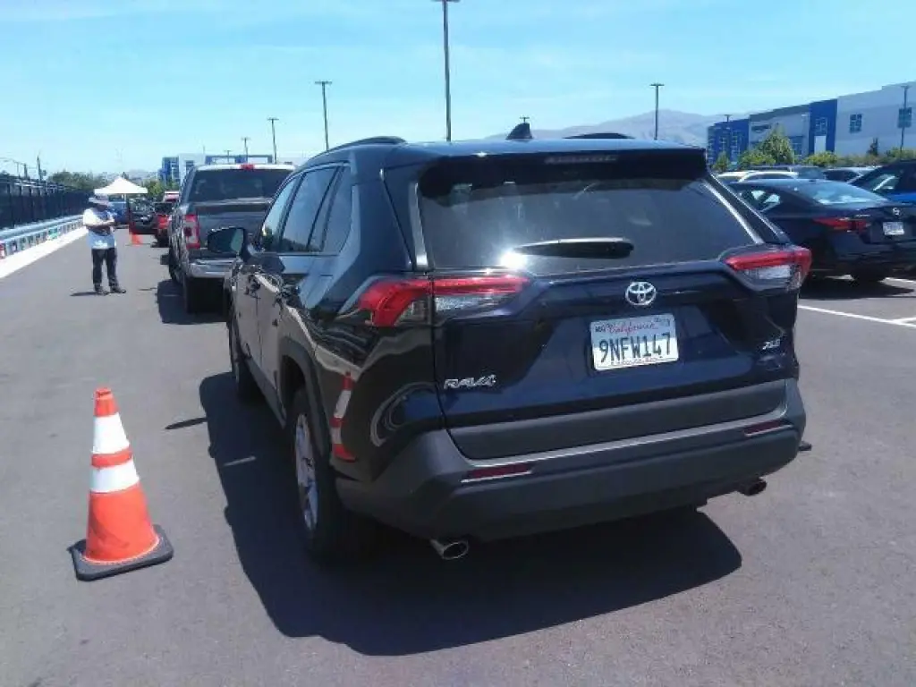 Toyota RAV4 2024 XLE 4dr SUV