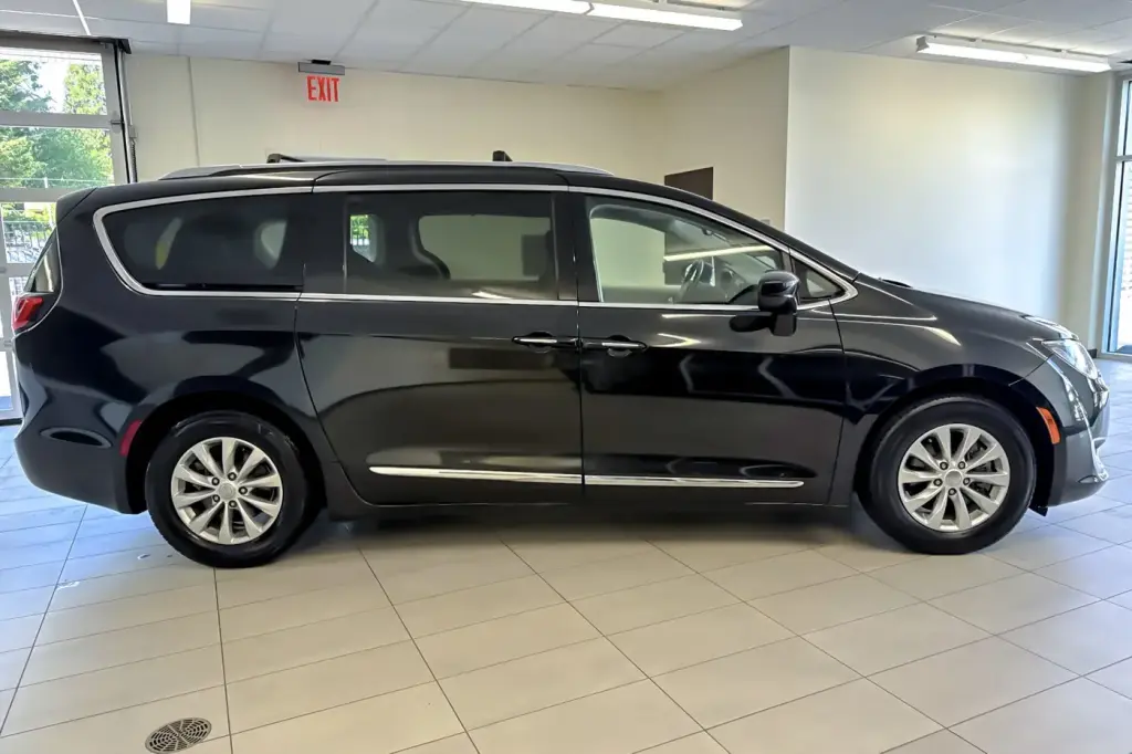 Chrysler Pacifica 2018 Touring L 4dr Mini-Van