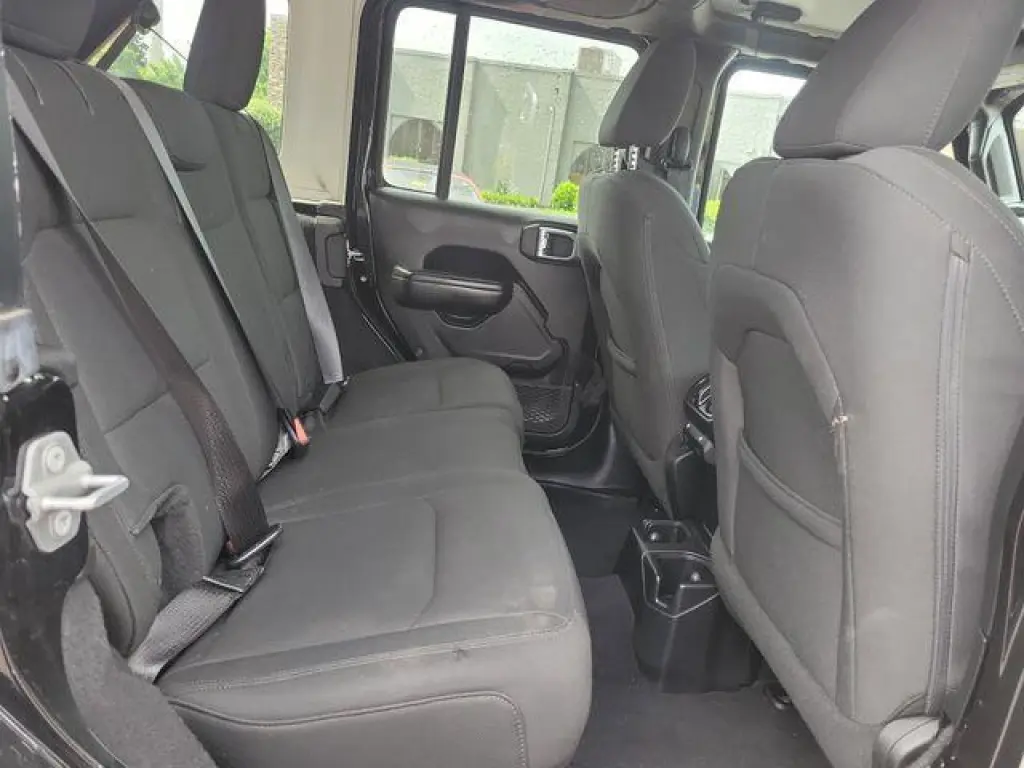 Jeep Wrangler Unlimited 2018 4x4 Sport 4dr SUV (midyear release)