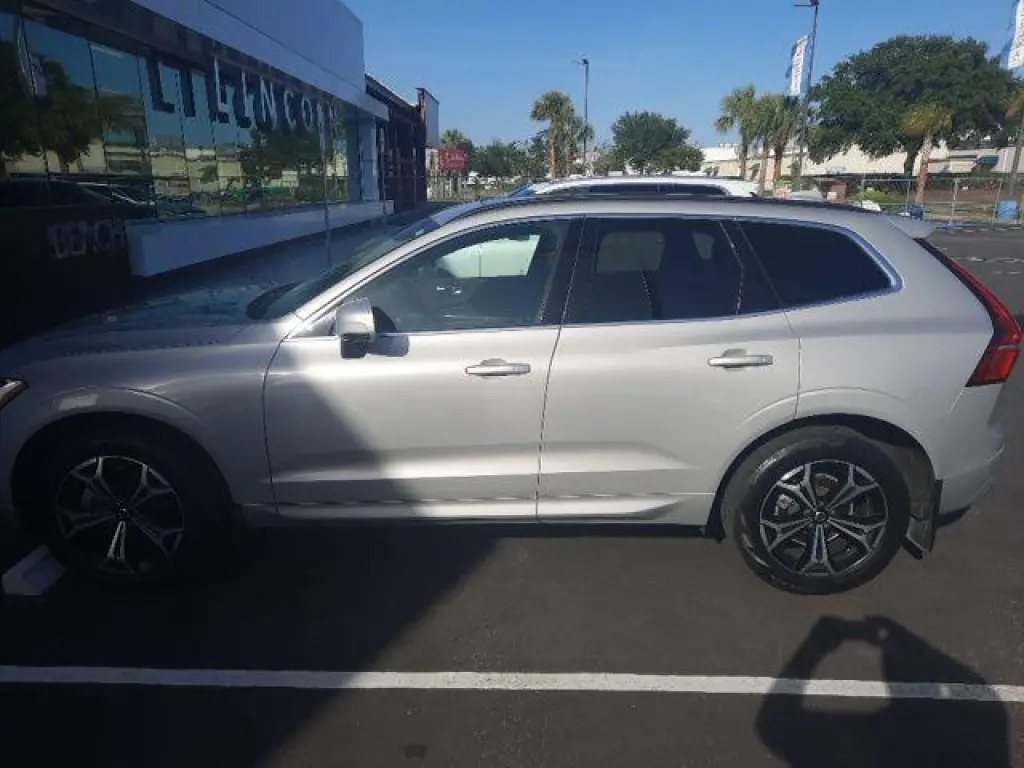 Volvo XC60 2022 AWD B5 Momentum 4dr SUV