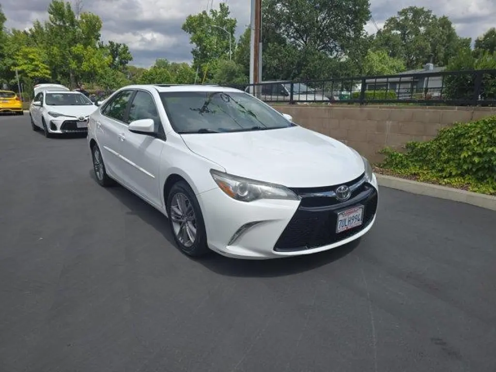 Toyota Camry 2017 SE 4dr Sedan
