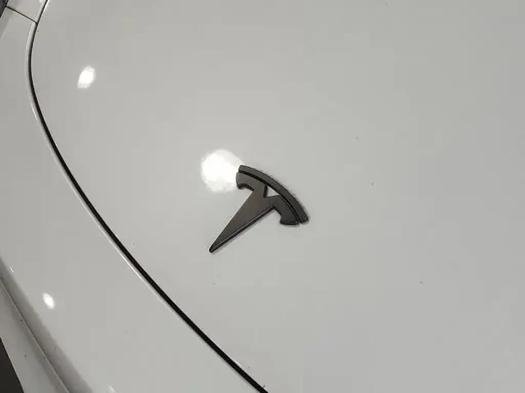 Tesla Model Y 2023 AWD Long Range 4dr Crossover