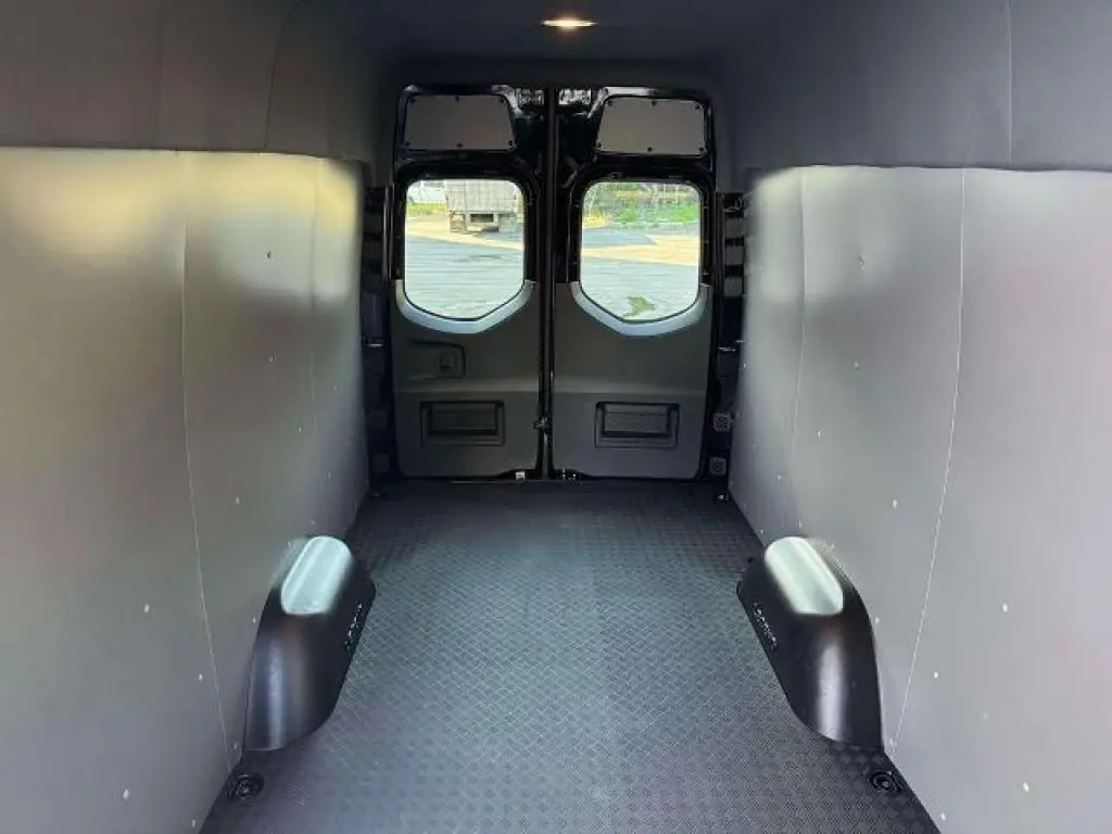 Mercedes-Benz Sprinter 2019 4x2 2500 3dr 170 in. WB High Roof Cargo Van (3.0L V6)