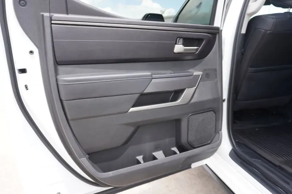 Toyota Tundra 2024 4x2 SR5 4dr CrewMax Cab Pickup SB