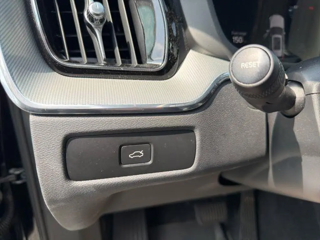 Volvo XC60 2024 AWD B5 Ultimate Dark Theme 4dr SUV