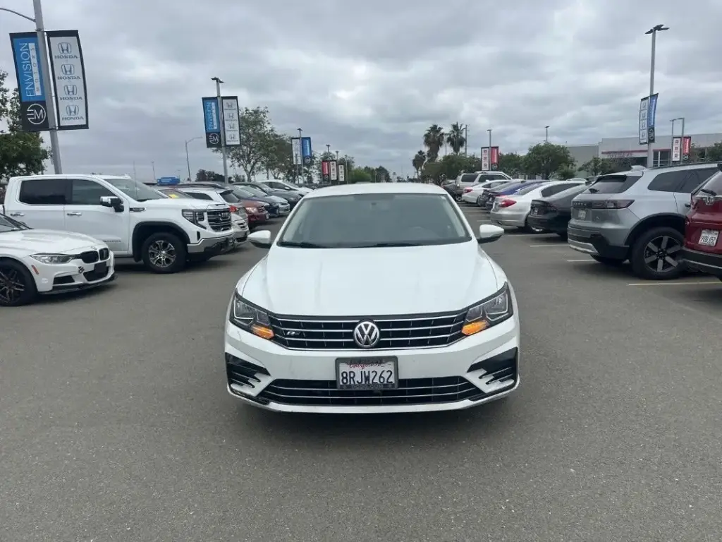 Volkswagen Passat 2017 1.8T R-Line 4dr Sedan