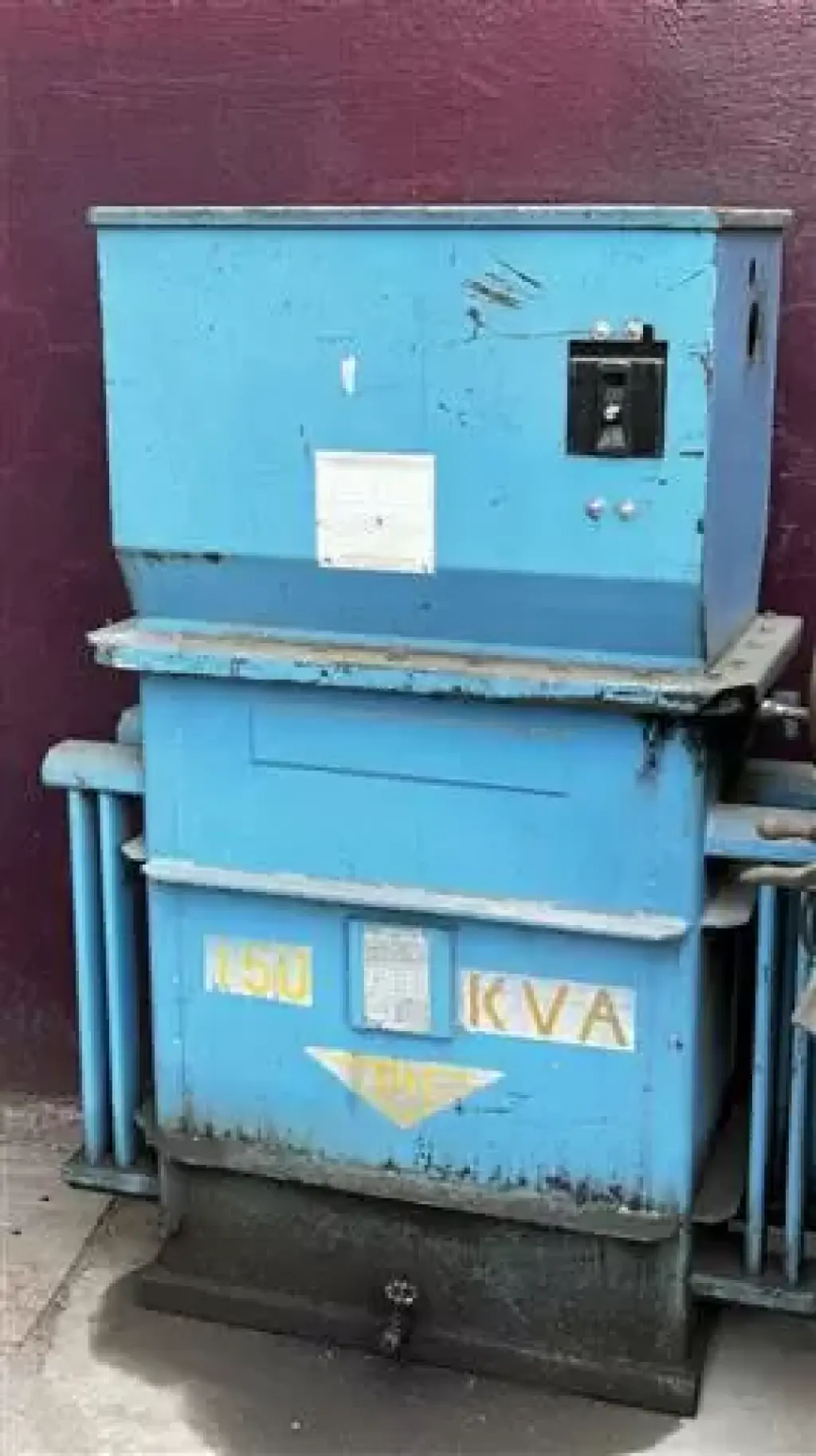 Transformador de pedestal 150