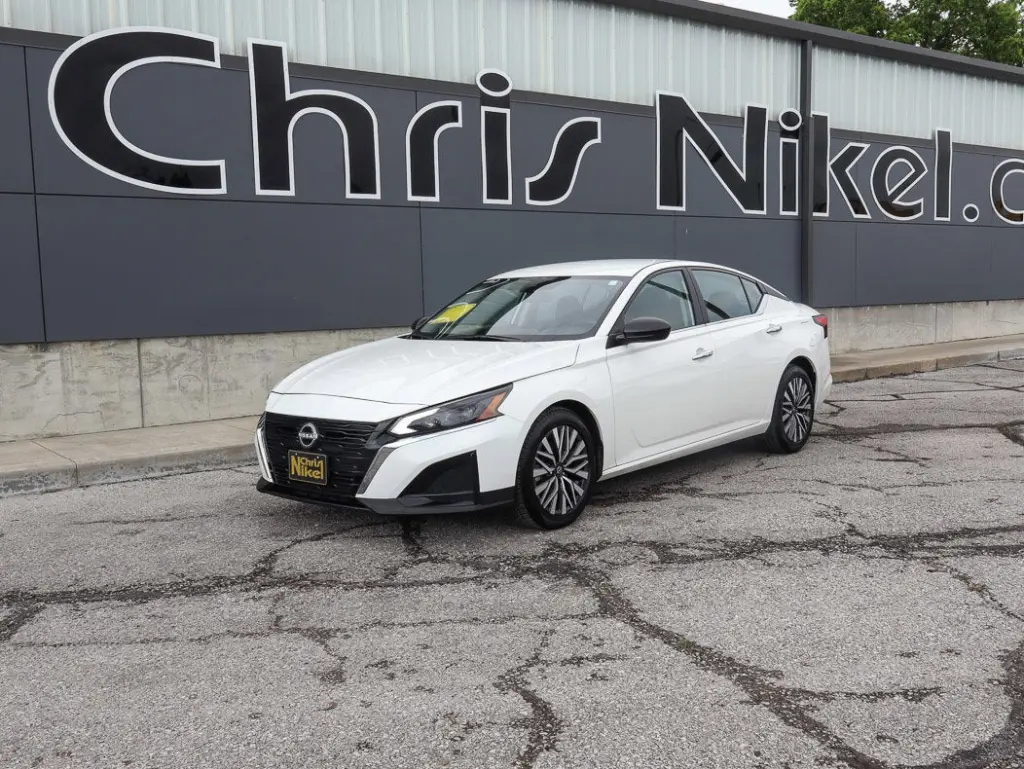 2025 Nissan Altima SV FWD