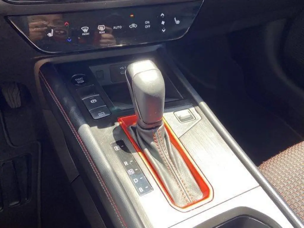 Nissan Kicks 2025 AWD SR 4dr Crossover