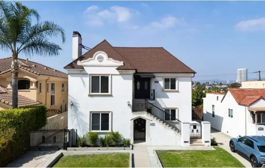 2 Bedroom Apt in W Pico Blvd