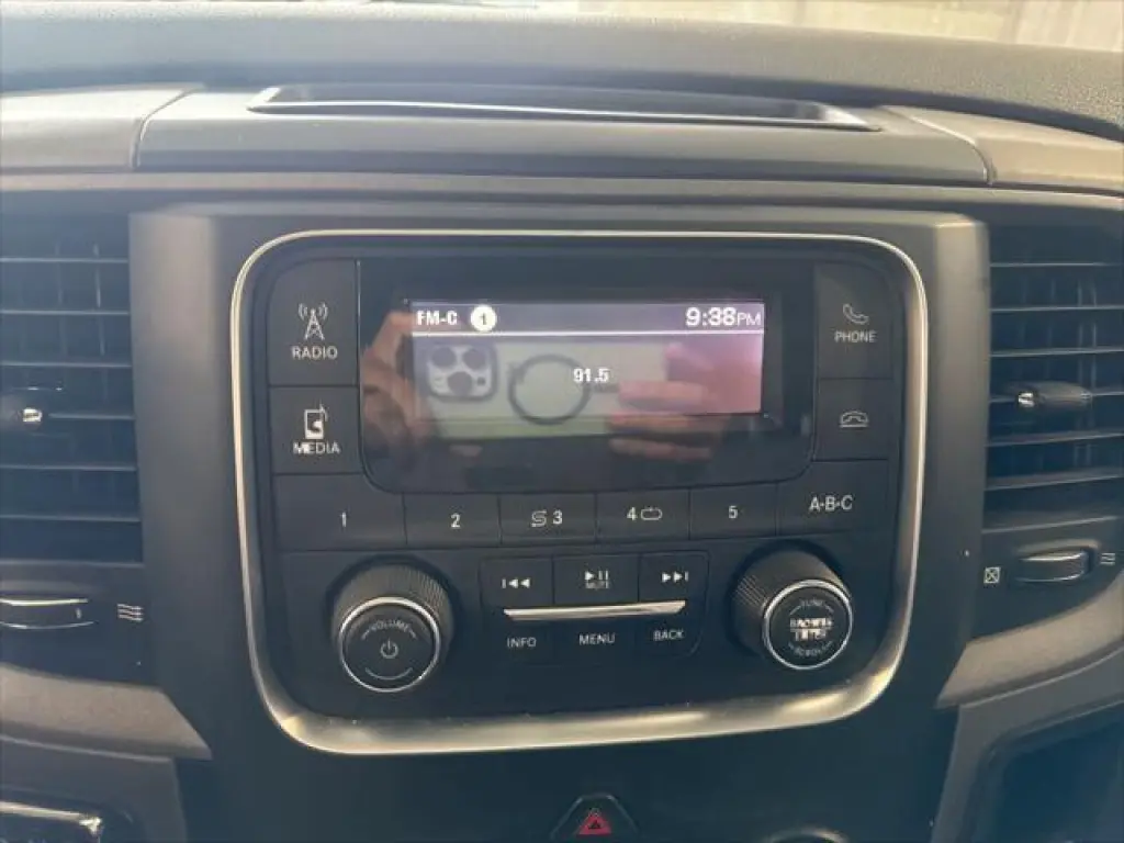 Ram 1500 Classic 2019 4x2 Tradesman 4dr Quad Cab 6.3 ft. SB Pickup