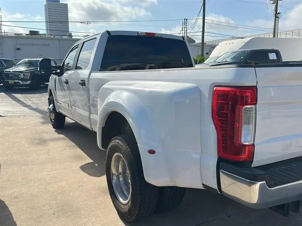 Ford F-350 Super Duty 2019 4x2 XL 4dr Crew Cab 8 ft. LB DRW Pickup
