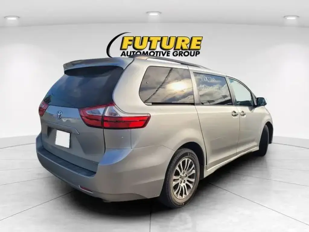 Toyota Sienna 2019 XLE 7-Passenger Auto Access Seat 4dr Mini-Van