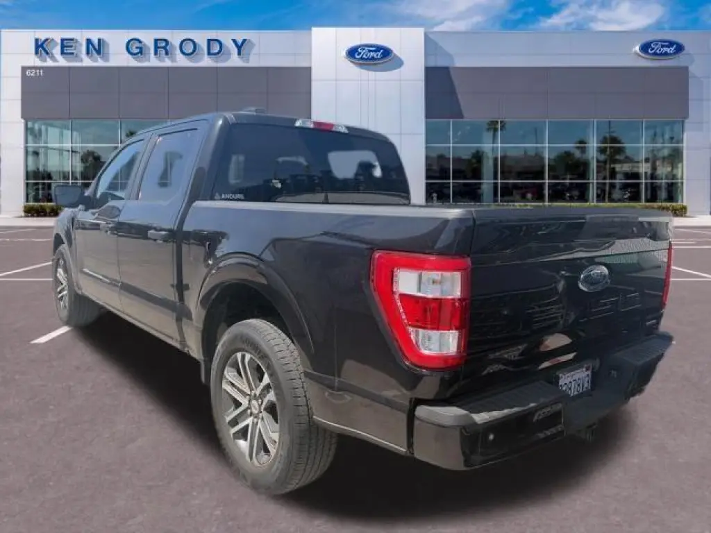 Ford F-150 2023 4x2 XL 4dr SuperCrew 5.5 ft. SB