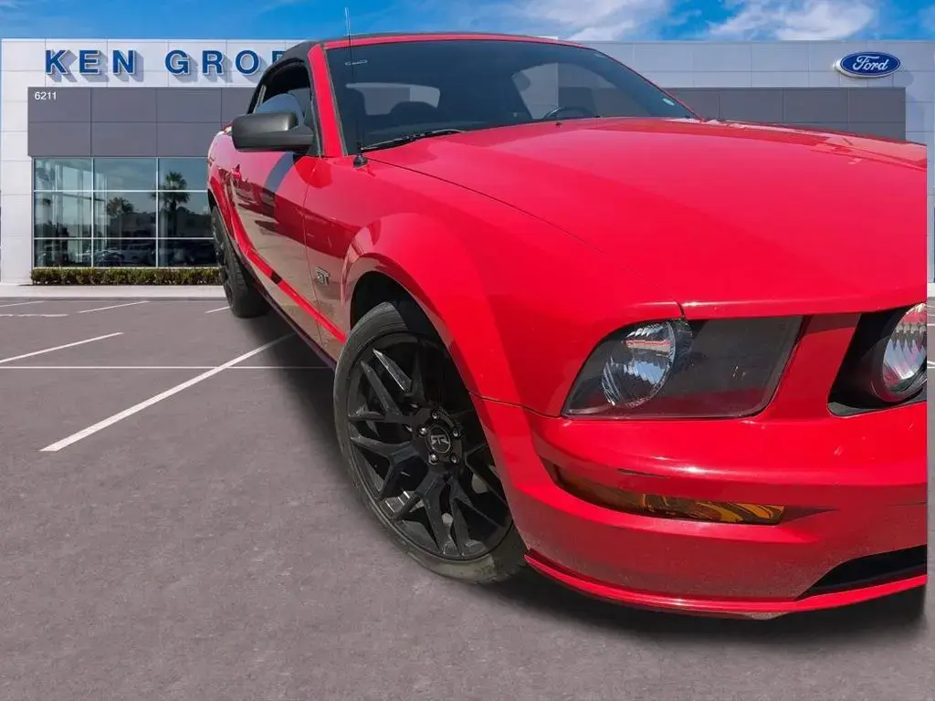 Ford Mustang 2006 GT Deluxe 2dr Convertible