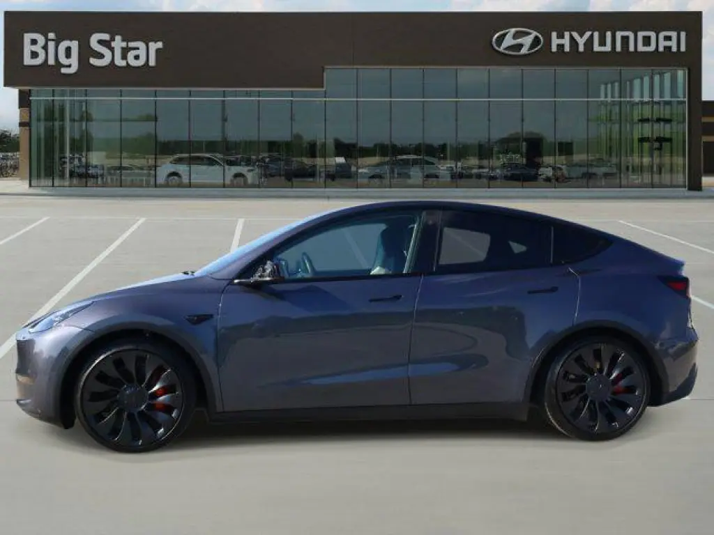 Tesla Model Y 2023 AWD Performance 4dr Crossover
