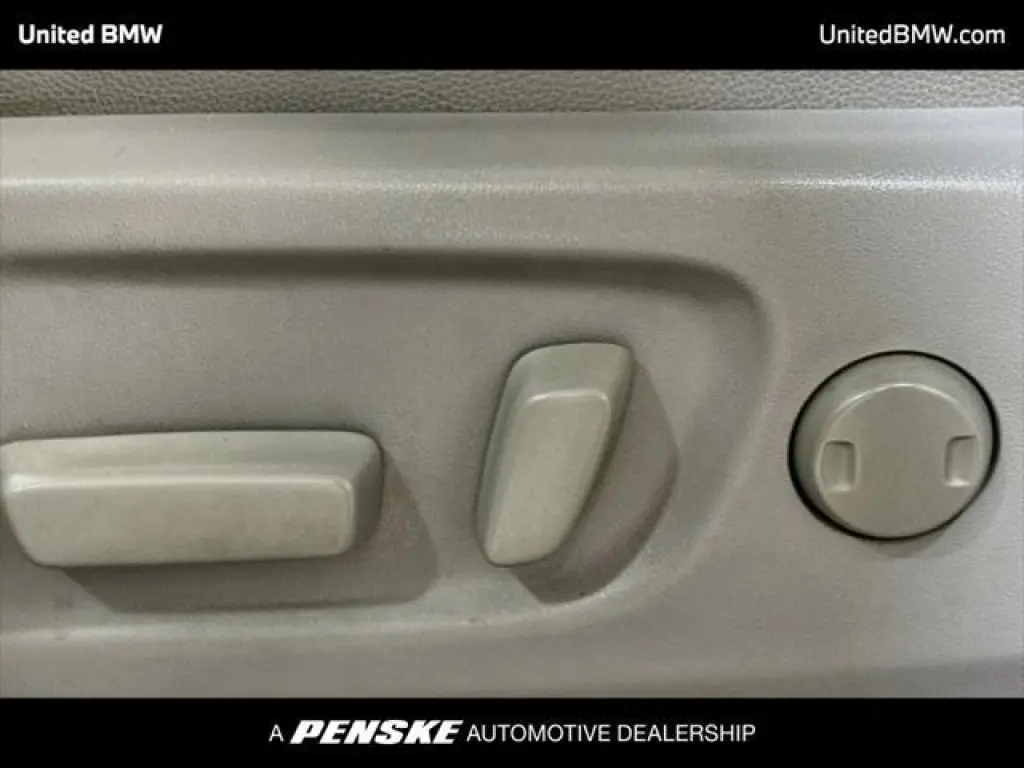 Toyota Sienna 2015 XLE 7-Passenger Auto Access Seat 4dr Mini-Van