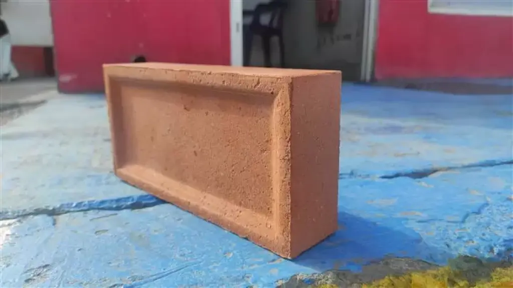 LADRILLO PRENSADO MACIZO
