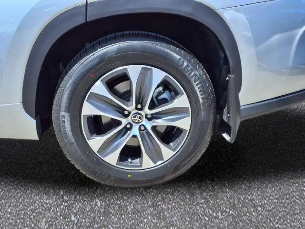 Toyota Highlander 2024 XLE 4dr SUV