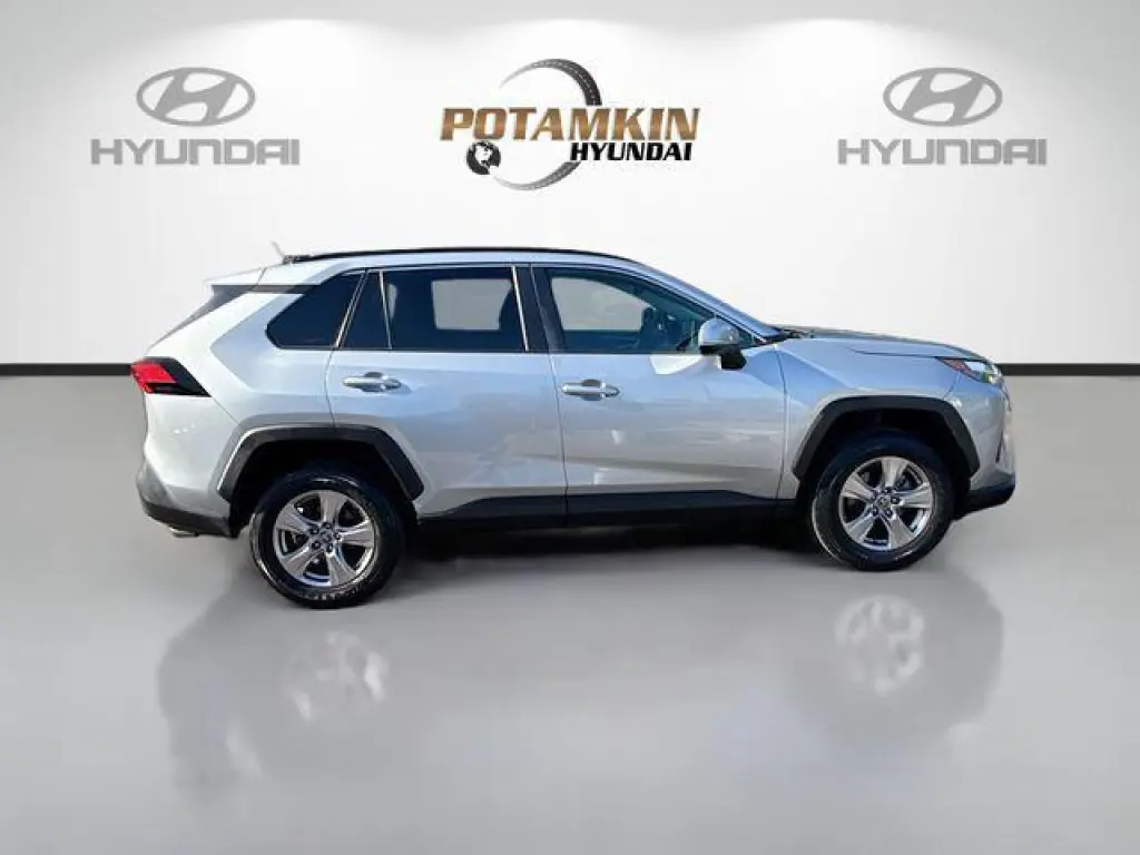 Toyota RAV4 2023 XLE 4dr SUV