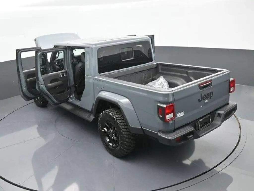 Jeep Gladiator 2025 4x4 NightHawk 4dr Crew Cab 5.0 ft. SB