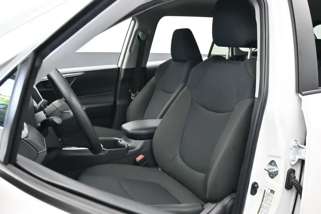 Toyota RAV4 2025 LE 4dr SUV