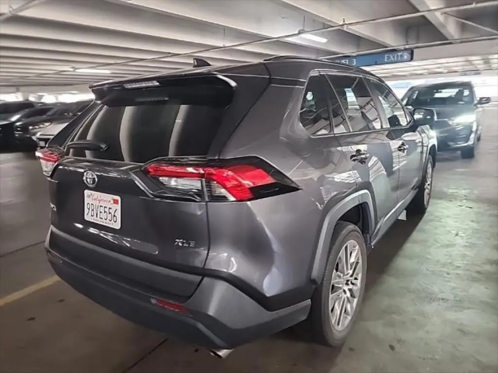 Toyota RAV4 2022 XLE Premium 4dr SUV