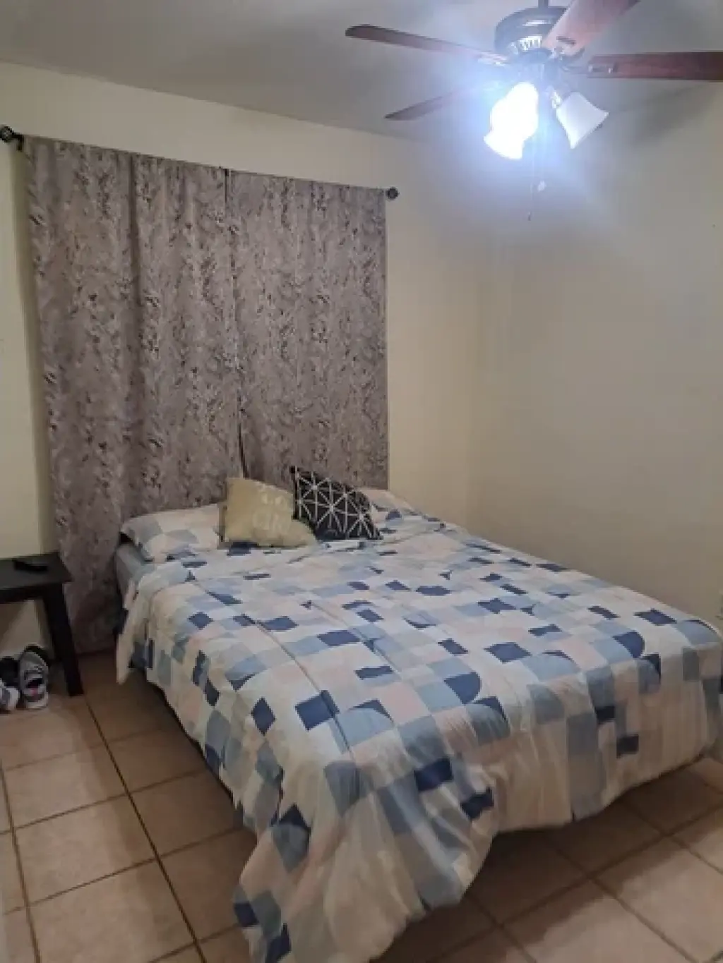 Cuarto disponible en Fontana