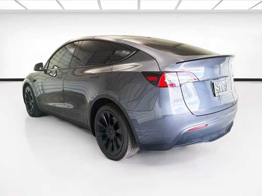 Tesla Model Y 2023 AWD 4dr Crossover