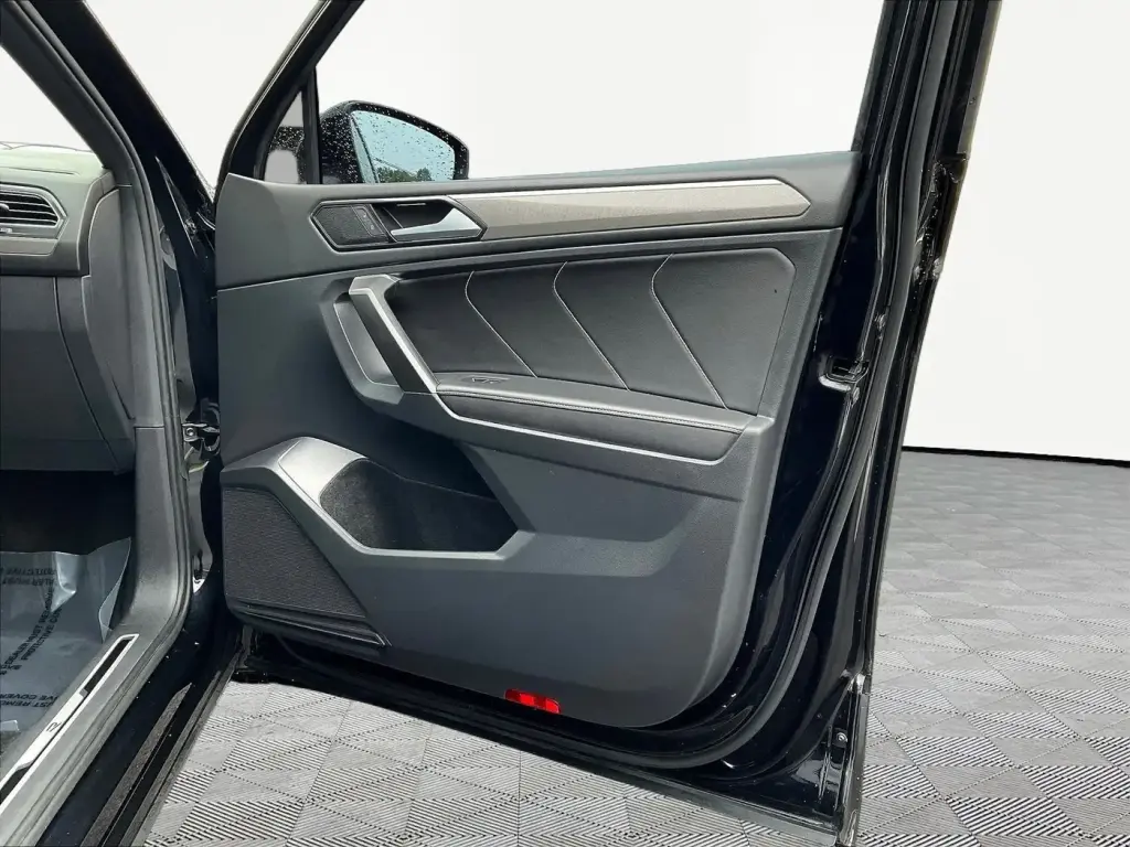Volkswagen Tiguan 2022 SE R-Line Black 4dr SUV