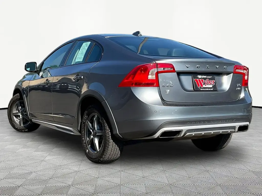 Volvo S60 Cross Country 2016 AWD T5 Platinum 4dr Sedan