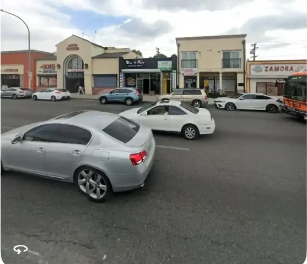 LYNWOOD LOCAL EN BUENA AREA
