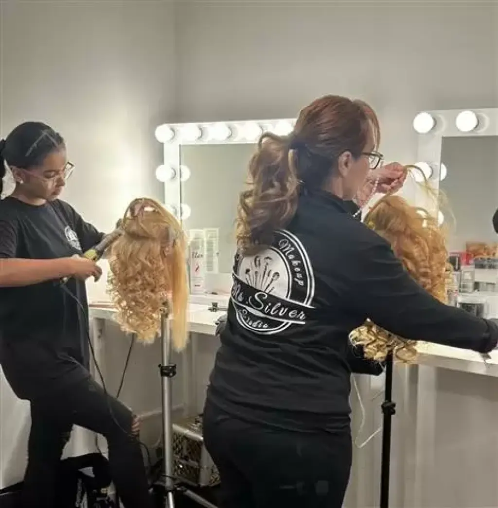 CLASES MAQUILLAJE Y PEINADO