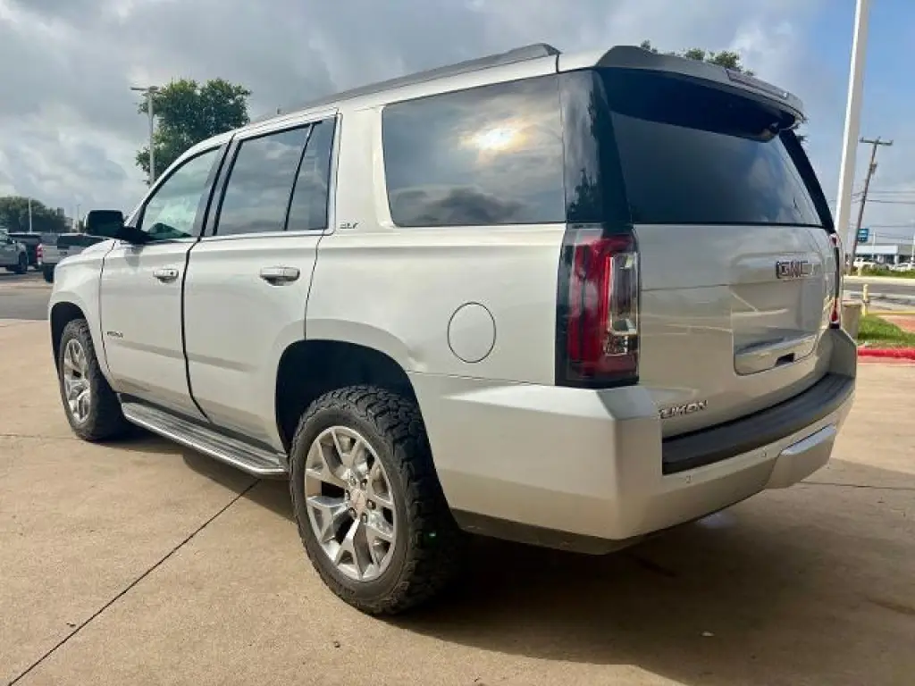 GMC Yukon 2017 4x2 SLT 4dr SUV